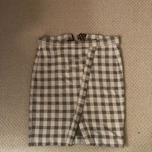 Cabi ponte split front skirt for sale - black and white. Size 6